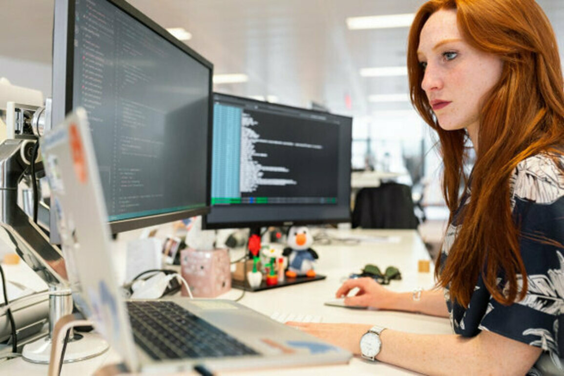 Bulgaria Among EU Leaders in Female Participation in the IT Sector