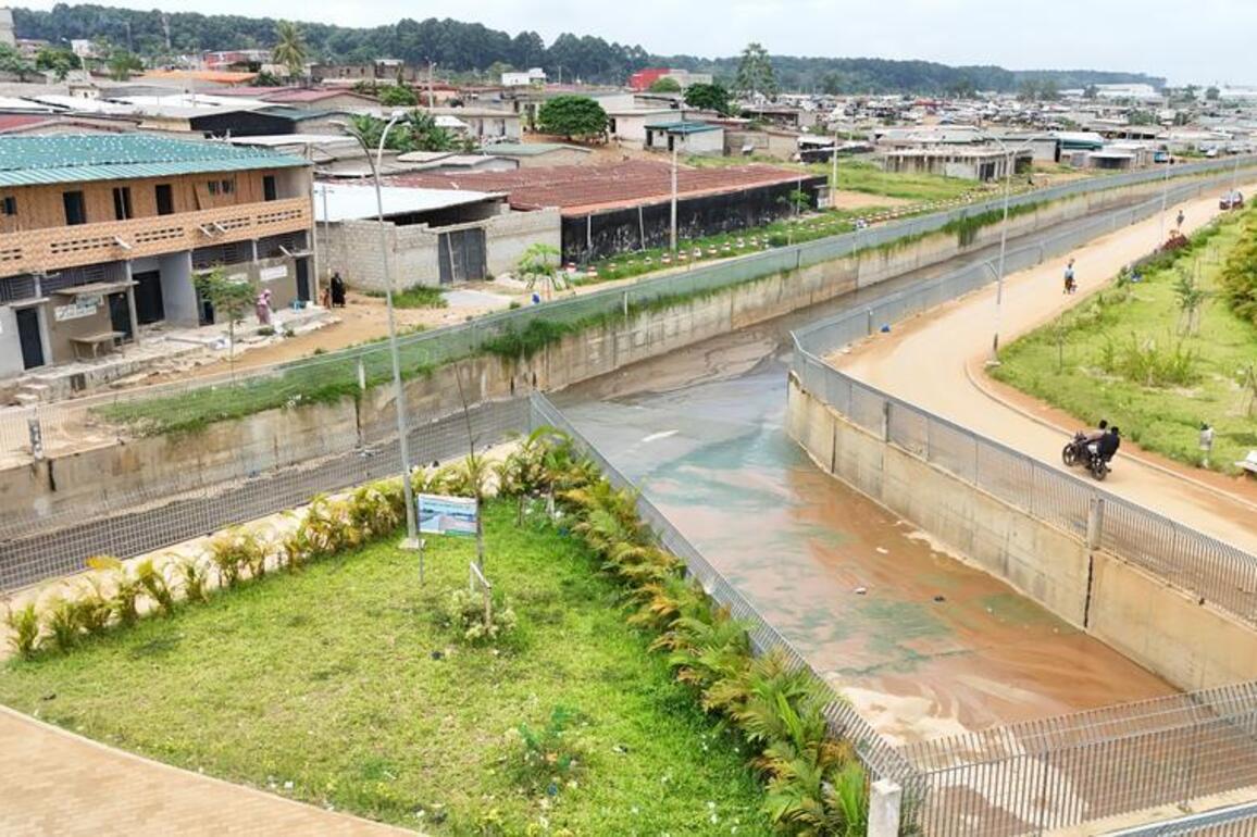 (Hello Africa) Chinese-built drainage project transforms Cote d'Ivoire's flood-prone commune