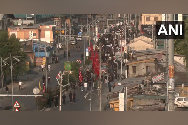Srinagar: People gather in big numbers to participate in Muharram procession