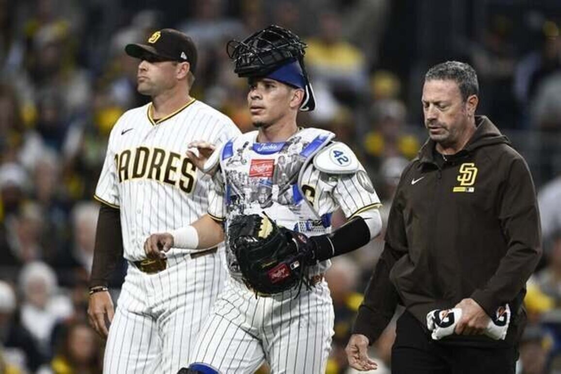 Padres C Freddy Fermin hit by foul ball, leaves game vs. Mariners