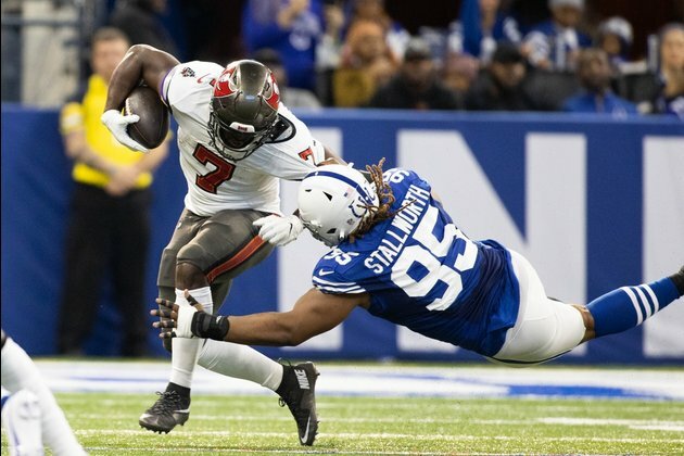 Leonard Fournette's fourth TD completes Bucs' comeback over Colts