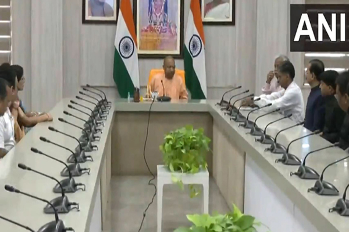 Varanasi should not lag in cleanliness, it must secure a place in top five cities: UP CM Yogi