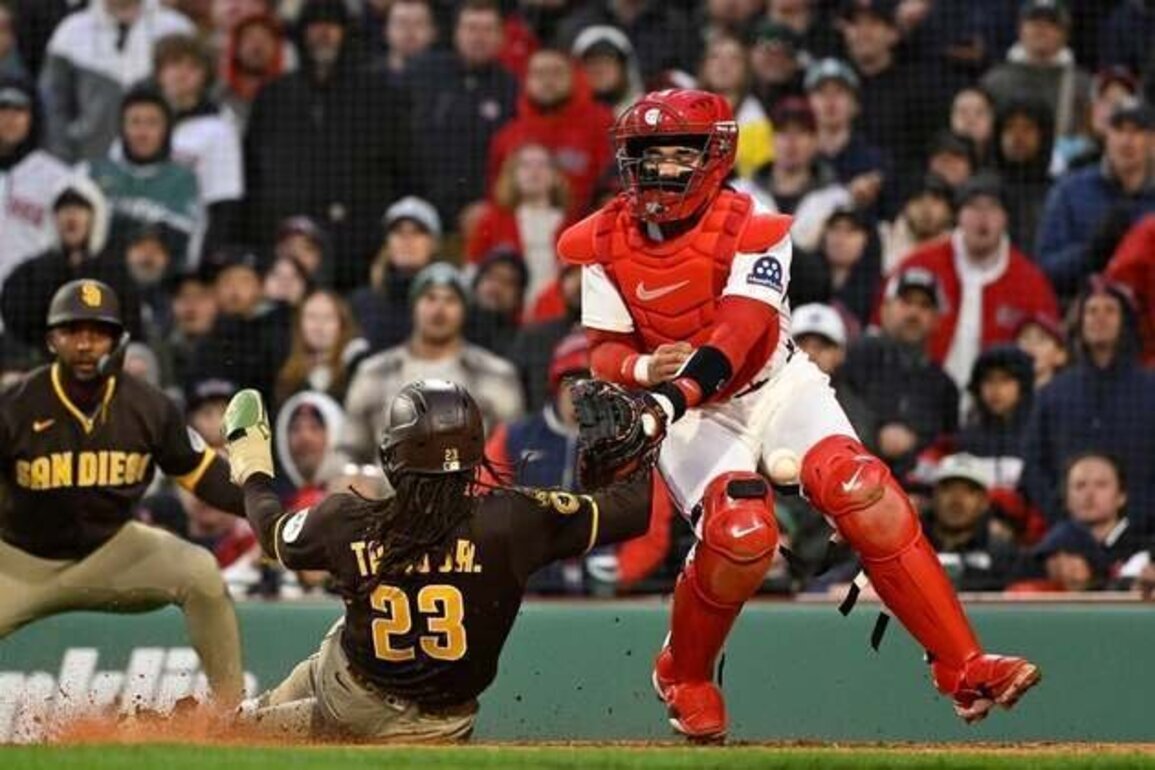 Ramon Laureano leads Padres over Red Sox with 9th-inning single
