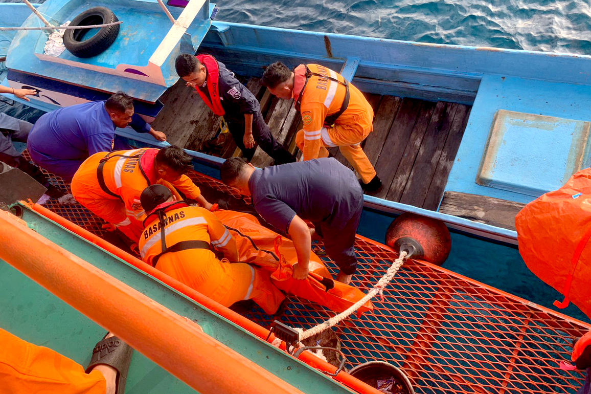 (SpotNews)INDONESIA-NORTH SULAWESI-SHIP-FIRE-AFTERMATH