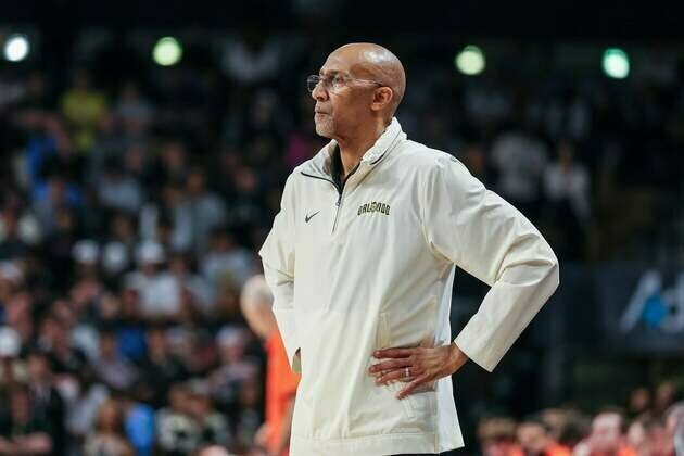 Pitt, UCF put contrasting styles to test in Legends Classic