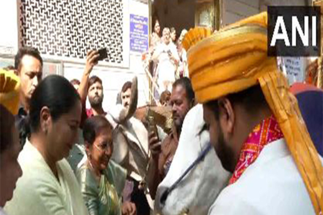 Delhi CM Rekha Gupta attends 36th Rath Yatra at Shree Mahaveer Digambar Jain Mandir