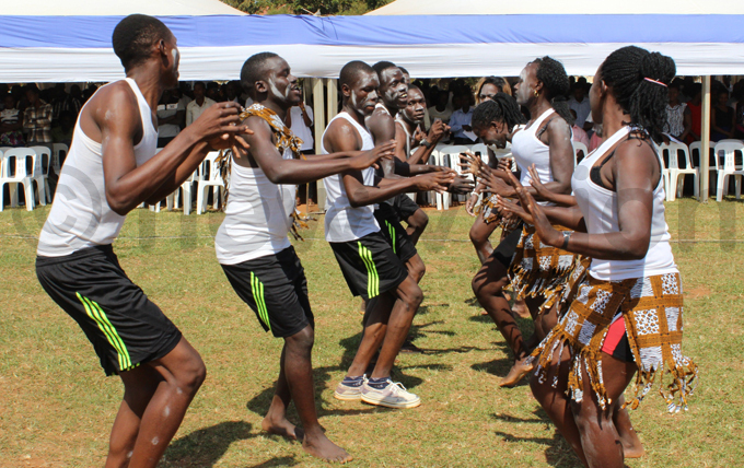 tudents perform a traditional dance during the ceremony hoto by eoffrey utegeki