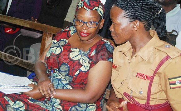 Dr. Stella Nyanzi ng'ali mu kkooti. Dr. Stella Nyanzi ng'ali mu kkooti.