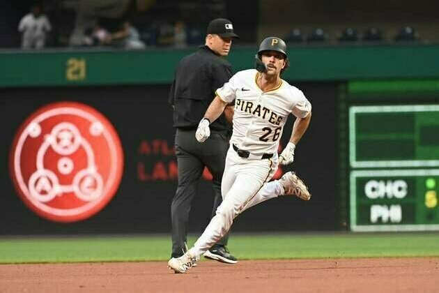 Royals re-acquire INF Adam Frazier in trade with Pirates
