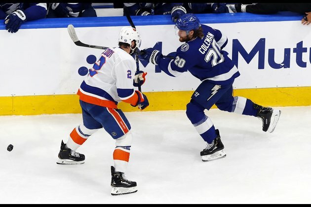 Islanders stay alive with 2-OT win over Lightning