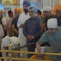 Delhi LG Taranjit Singh Sandhu performs Seva at Gurudwara Bangla Sahib