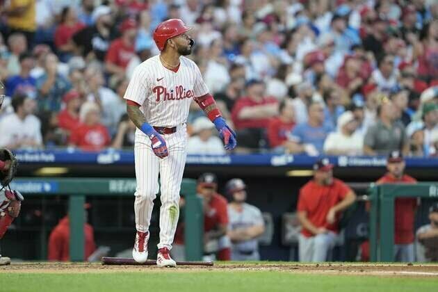 Phillies erupt for 5 runs in fourth inning, hold off Nationals