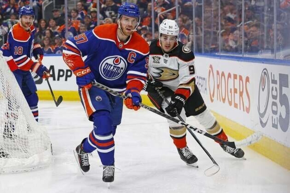 Oilers' Connor McDavid, Ducks' Leo Carlsson back as teams return from break
