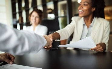 就職面接：5社中3社以上の雇用主が、応募者からの持続可能性に関する質問の増加を経験