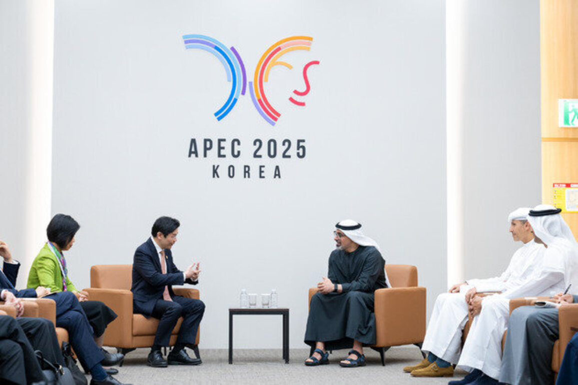 Crown Prince of Abu Dhabi meets Prime Minister of Singapore