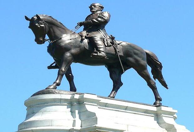 Work crew says 1887 time capsule found in Robert E. Lee statue