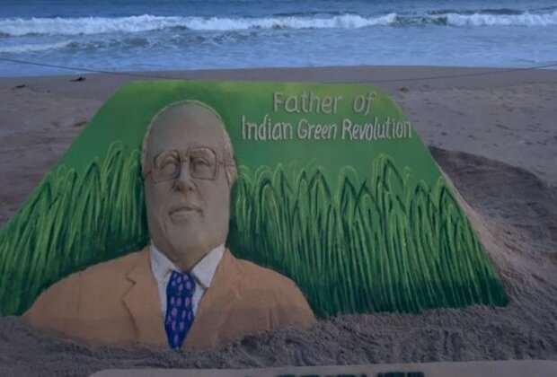 Sand artist Sudarshan Pattnaik pays tribute to MS Swaminathan with his sand sculpture