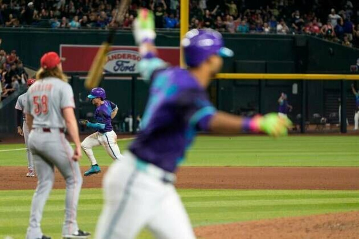 Diamondbacks beat Reds on Lourdes Gurriel Jr.'s walk-off single in 11th