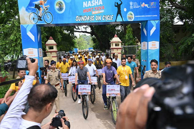 Union Minister Mandaviya encourages youth to take up cycling for fit and drug-free India during Sundays on Cycle in Varanasi