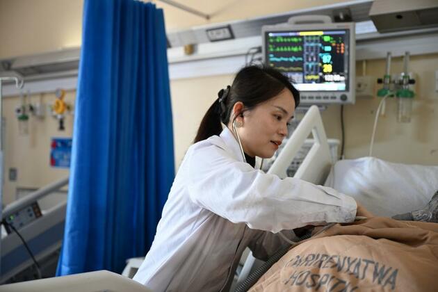 (Hello Africa) 40 years on, Chinese doctors' healing hands uplift Zimbabwe's medical services