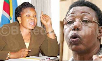 Minisita Persis Namuganza ku kkono ne Miria Matembe ku ddypo nga boogera ku nneeyisa ya Bugingo Minisita Persis Namuganza ku kkono ne Miria Matembe ku ddypo nga boogera ku nneeyisa ya Bugingo