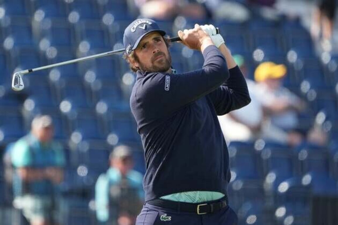 Nacho Elvira leads by two entering Dubai final round