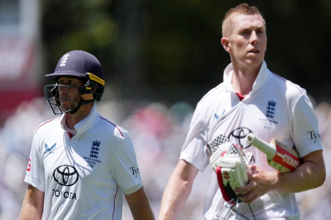 Ashes 3rd Test: Root-Crawley partnership keeps England in hunt as 329 more needed to win (Day 2, Tea)