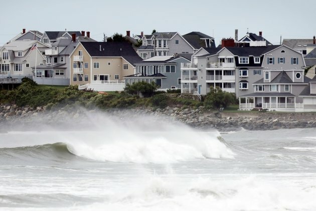 Storm Lee Brings Rain, Pounding Surf to New England, Canada