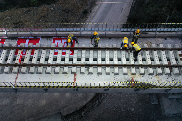 CHINA-GUIZHOU-RAILWAY EXTENSION-TRACK LAYING (CN)