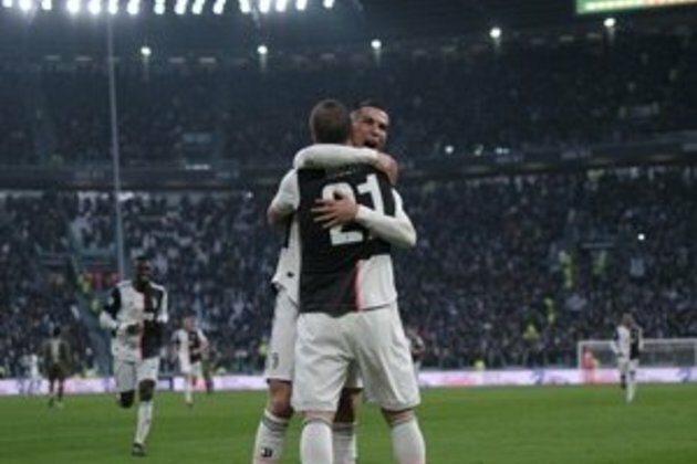 Ronaldo double pulls Juventus clear as Inter stalled in Lecce