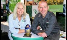  GRDC southern region panel member Kate Wilson with Seed of Light award winner Dr Jason Brand. Picture courtesy GRDC.