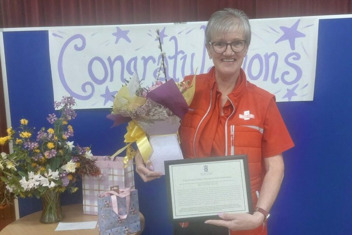 Arbuthnott postie Shona still delivers 25 years on