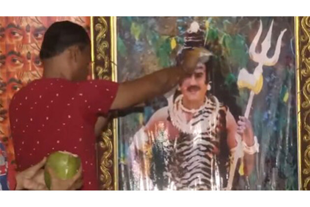 Rajinikanth's fan performed Maha Shivaratri puja for him
