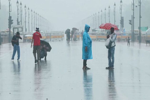 Delhi: Rain lashes parts of city, IMD forecasts heavy rain