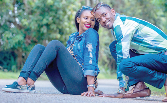 Kenneth Lukundo ne Nadia Ninsiima ab’e Najeera nga bali mu mukwano. Kenneth Lukundo ne Nadia Ninsiima ab’e Najeera nga bali mu mukwano.