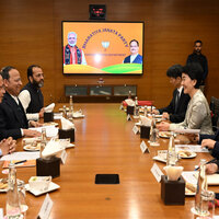 Chinese Communist Party leaders meet RSS' Dattatreya Hosabale, Congress says "BJP has taught even a chameleon"