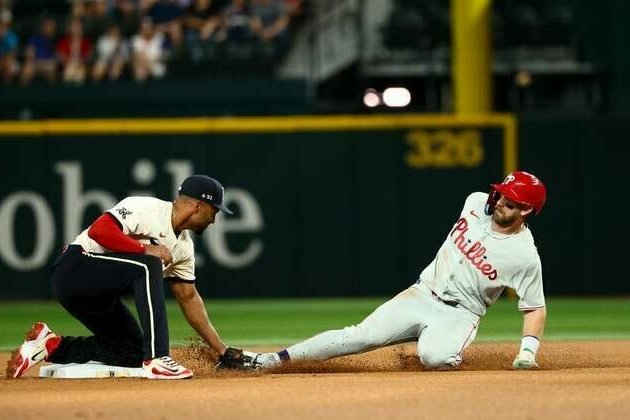 Phillies bash three home runs, roll past Rangers