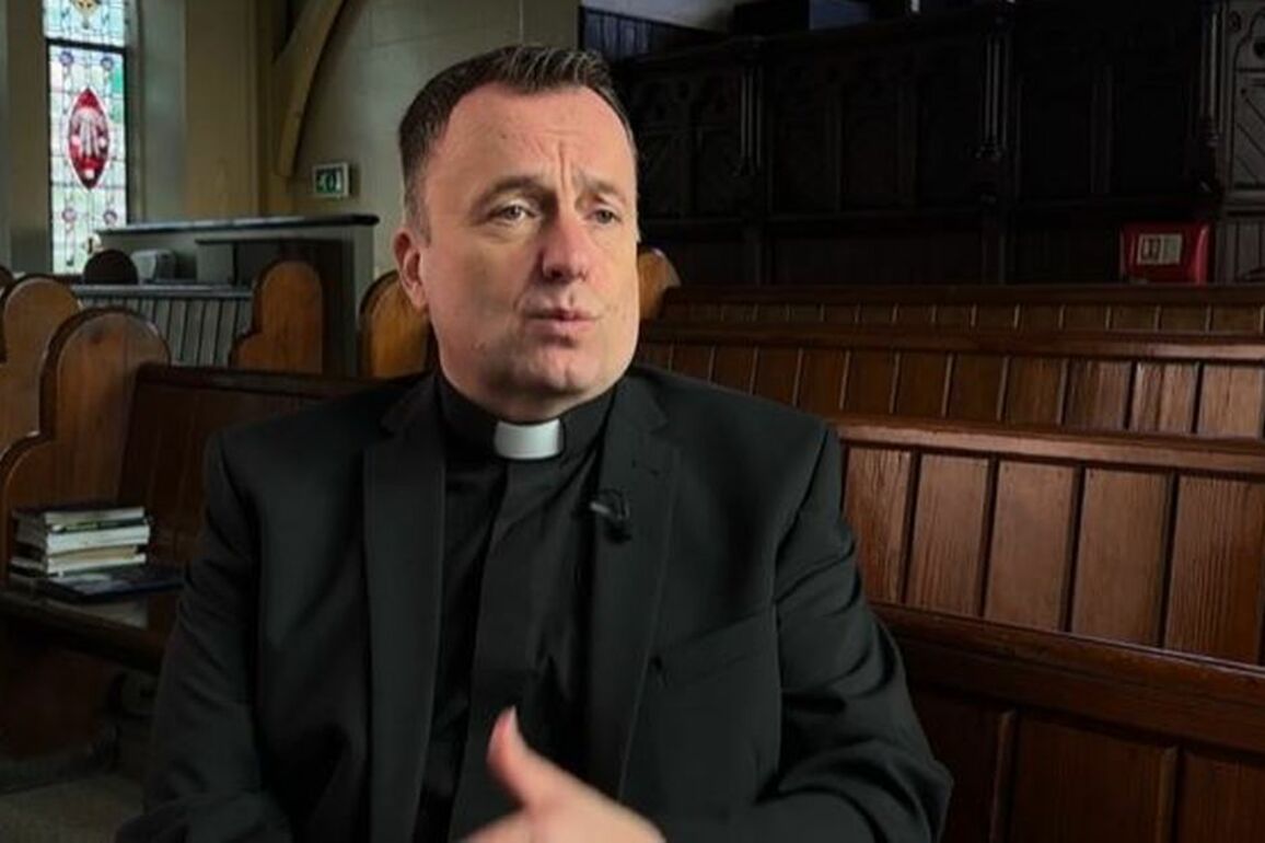 Priest recalls watching Pope Francis write apology to abuse victims in Ireland