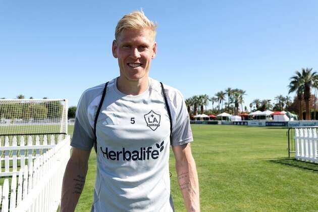Galaxy extend D Jakob Glesnes through 2028-29