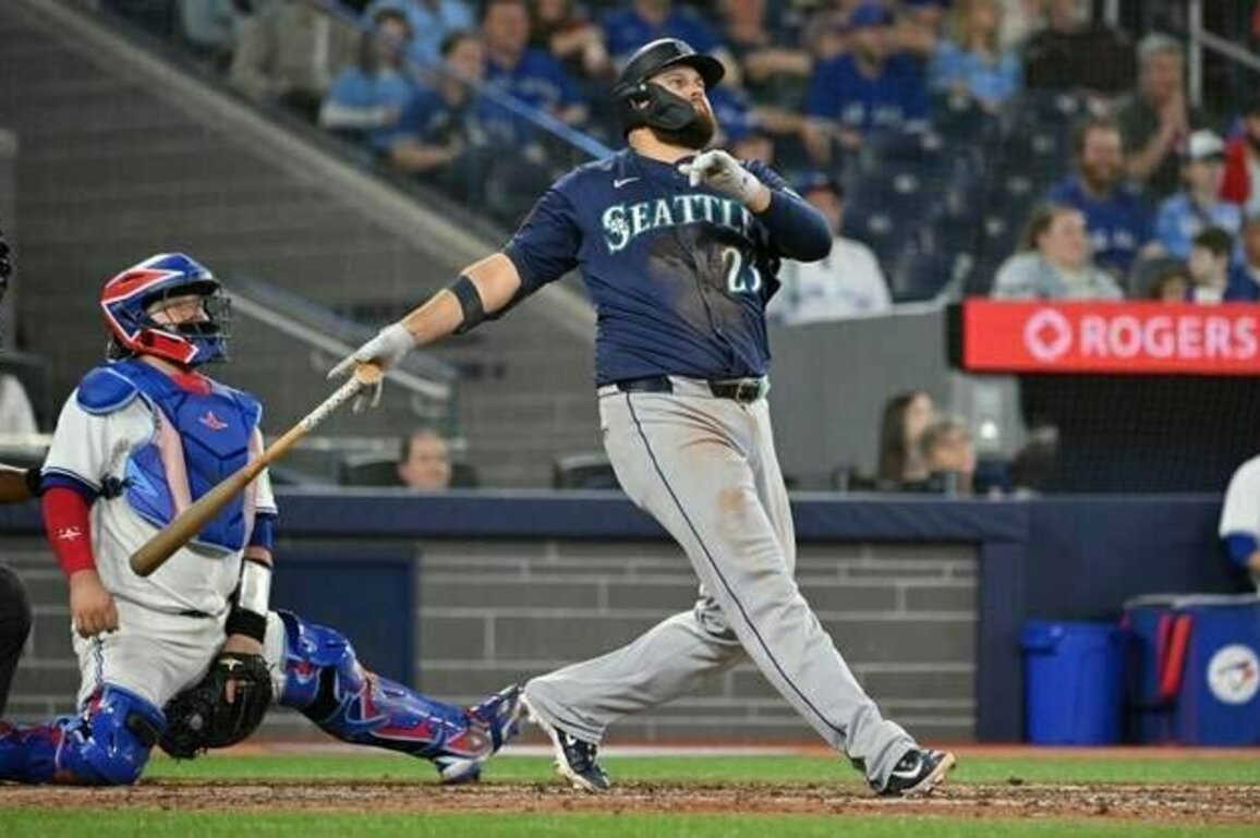 Mariners' Rowdy Tellez hits grand slam to dispatch Blue Jays