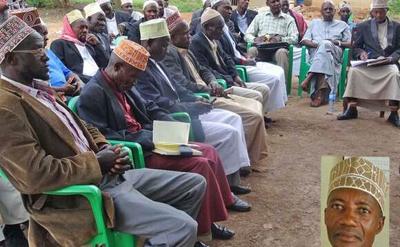 Abakulembeze b'Abasiraamu abaagugumbuddwa Khadi waabwe, Sheikh Ibrahim Ismeal Kibuule (mu katono). Abakulembeze b'Abasiraamu abaagugumbuddwa Khadi waabwe, Sheikh Ibrahim Ismeal Kibuule (mu katono).