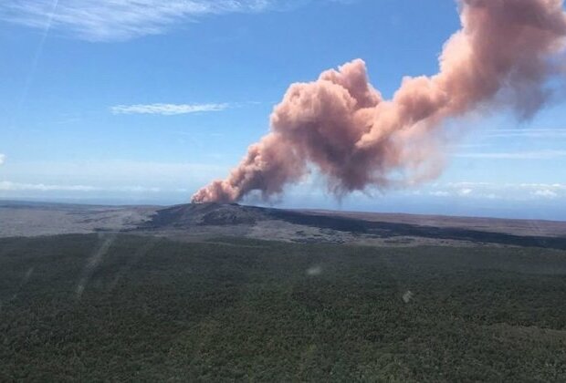 Emergency declared in Hawaii as Kilauea volcano erupts