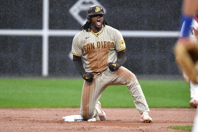 Reports: Guardians sign 1B Josh Bell to 2-year deal