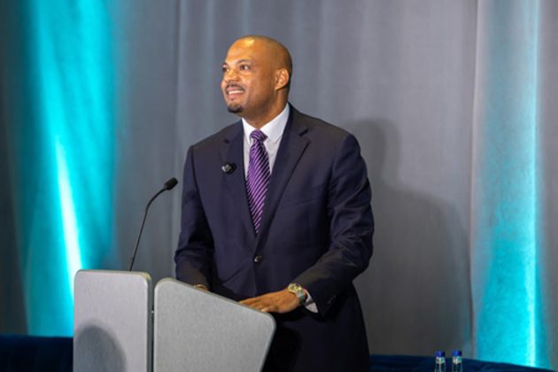Minister Addresses Bermuda Captive Conference