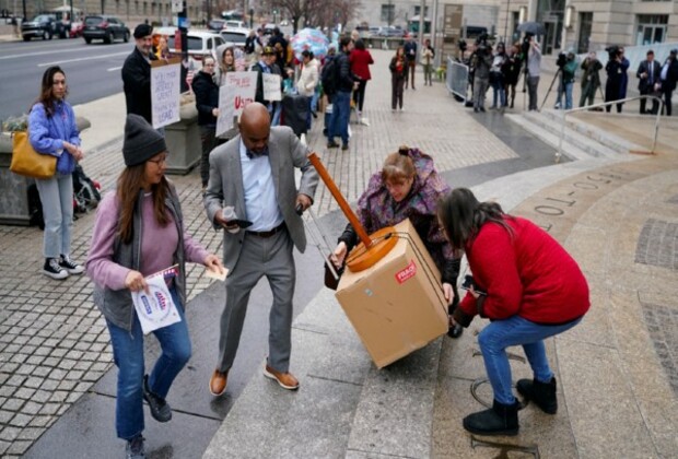 USAID workers take personal belongings from headquarters in Washington after DOGE layoffs