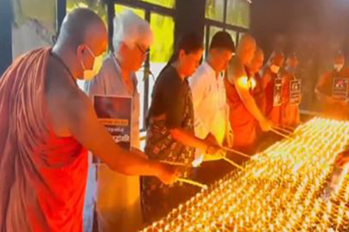 Bihar: Prayer ceremony held at Mahabodhi Temple to honour memory of Ahmedabad plane crash victims