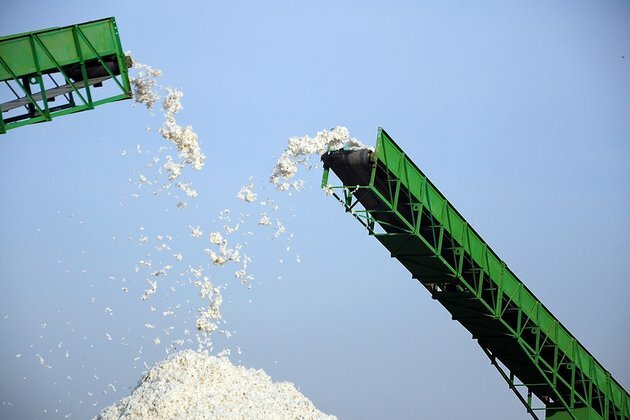 Turkmenistan: Ride a white swan