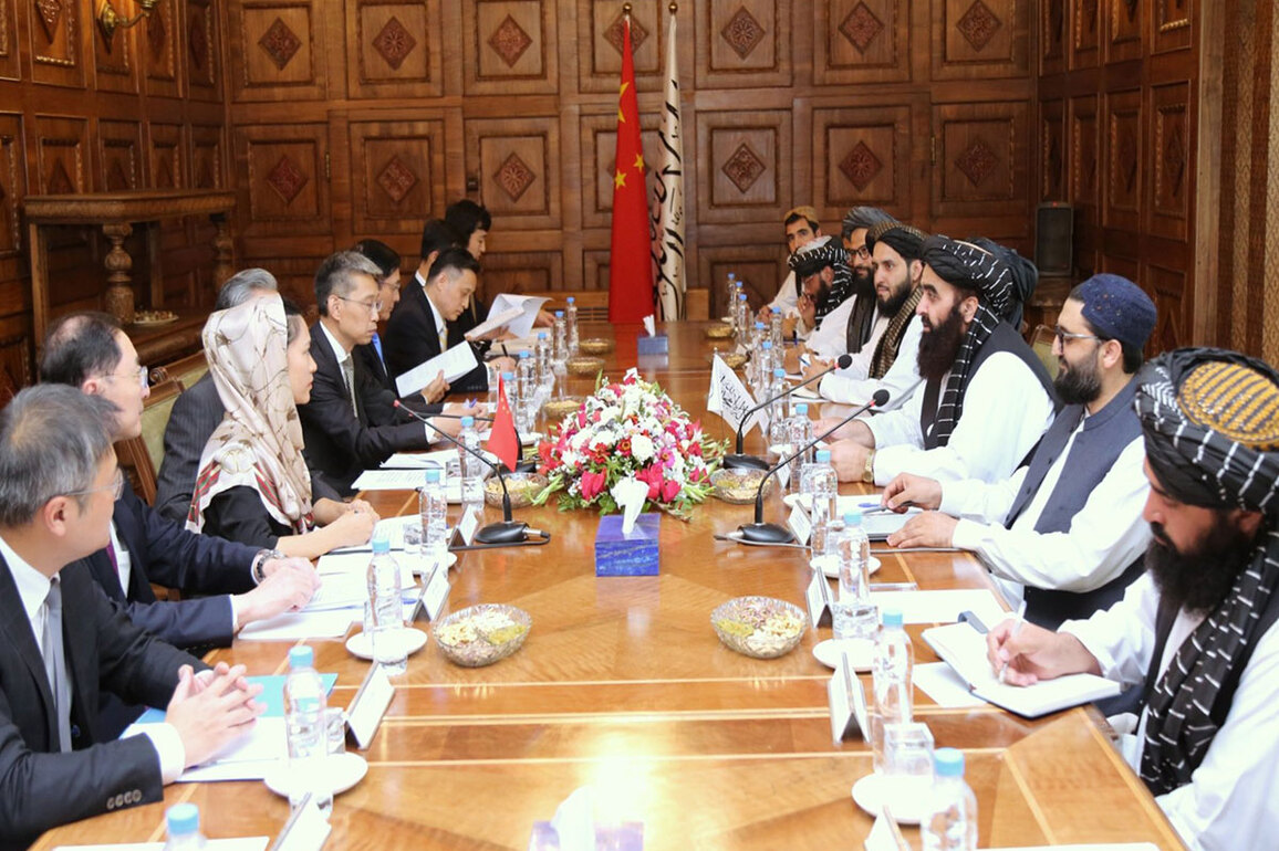 Chinese FM meets Afghan counterpart in Kabul after Delhi visit