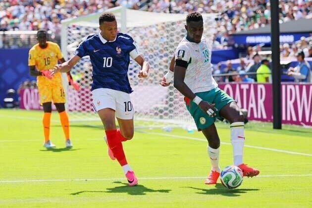 Kylian Mbappe's brace leads France past Senegal