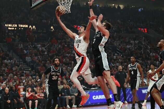 Stephon Castle, Wemby-less Spurs snag series edge against Blazers